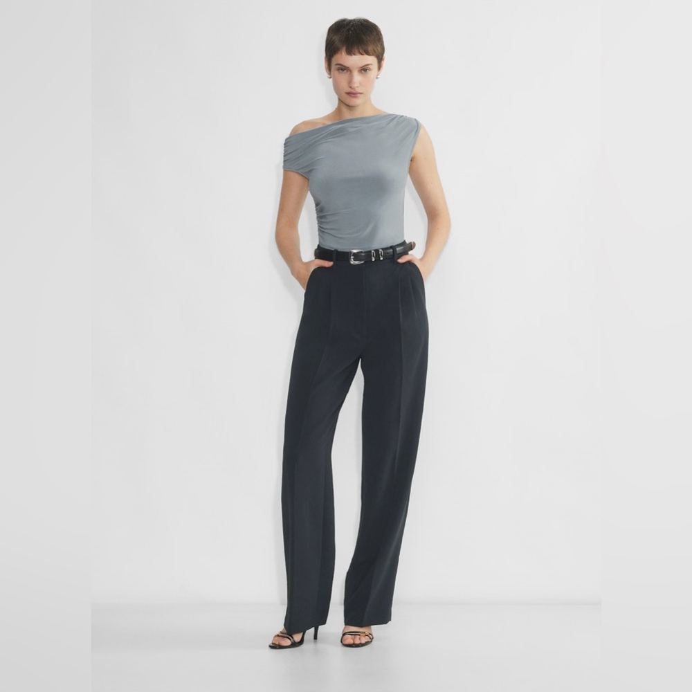 NWT Aritzia The Effortless Pant™ Super Hi-rise Dark Night Navy Size 6 Crepette - Picture 2 of 13